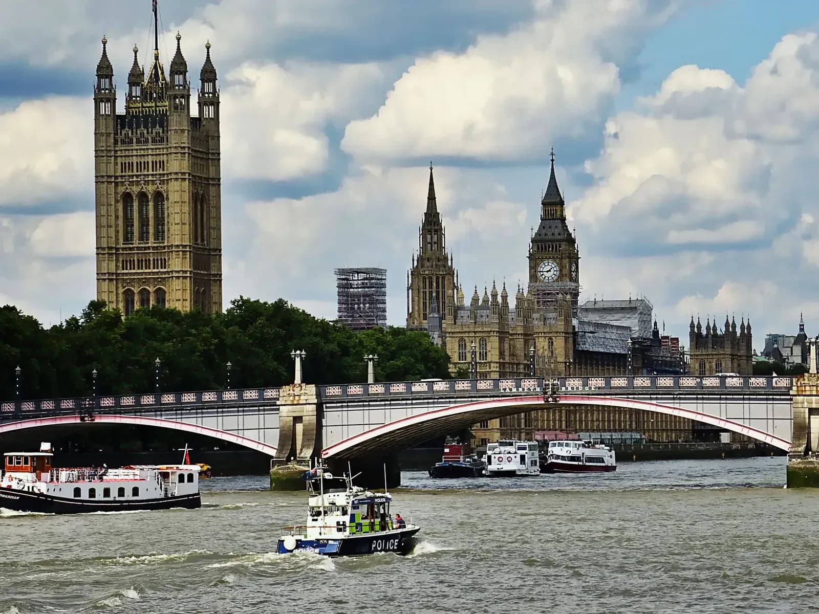 Five Met Police Officers Injured in Boat Crash at Westminster Bridge