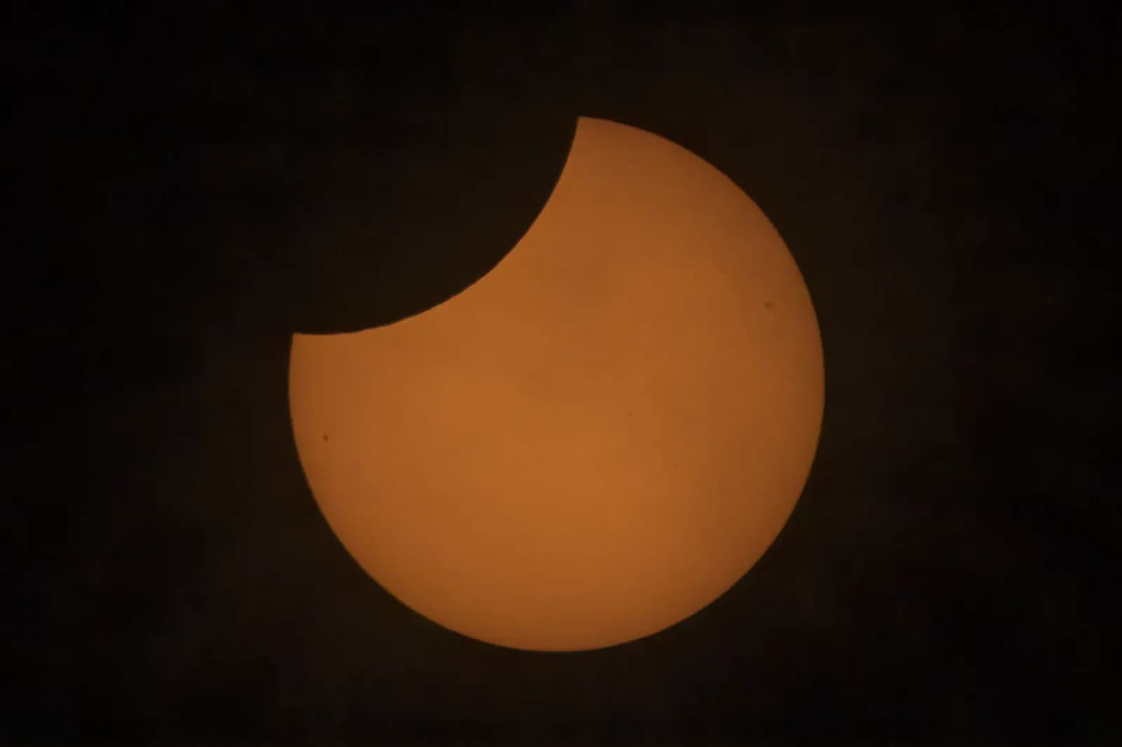 Eclipse Glasses Sell Out Across UK Amid High Demand