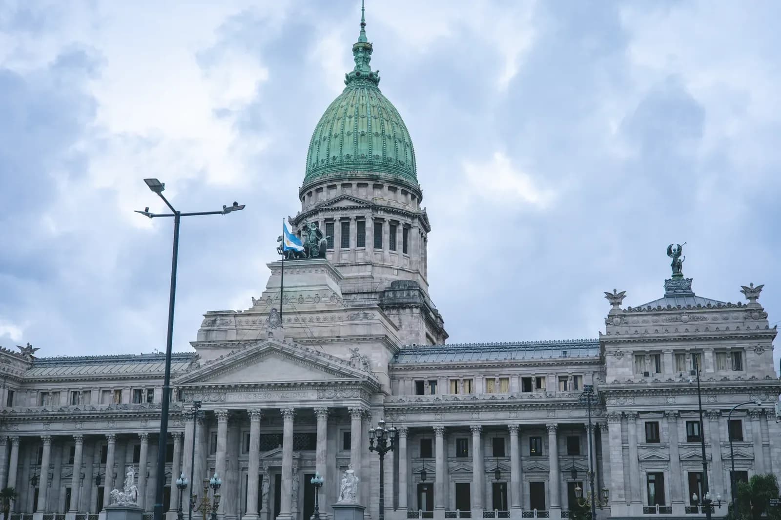 Bullrich dice que no le avisaron de los recortes en discapacidad