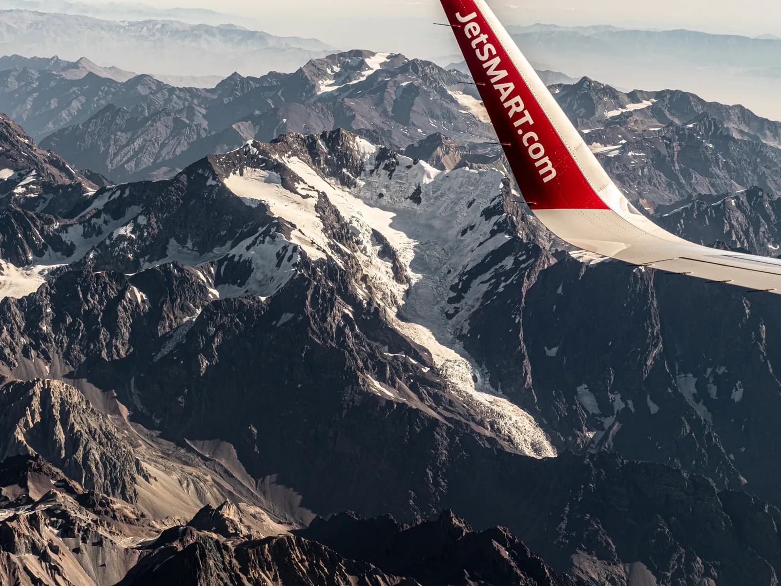Chile Embargoes JetSmart Accounts Over Migrant Fines