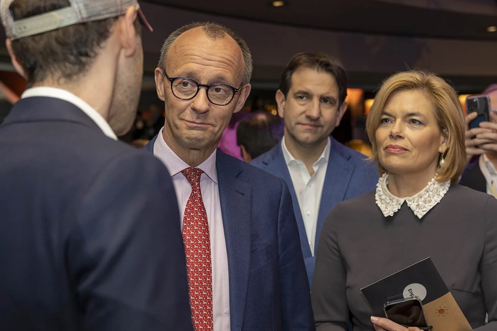 La crisis de identidad política de Alemania se profundiza mientras Merz tambalea