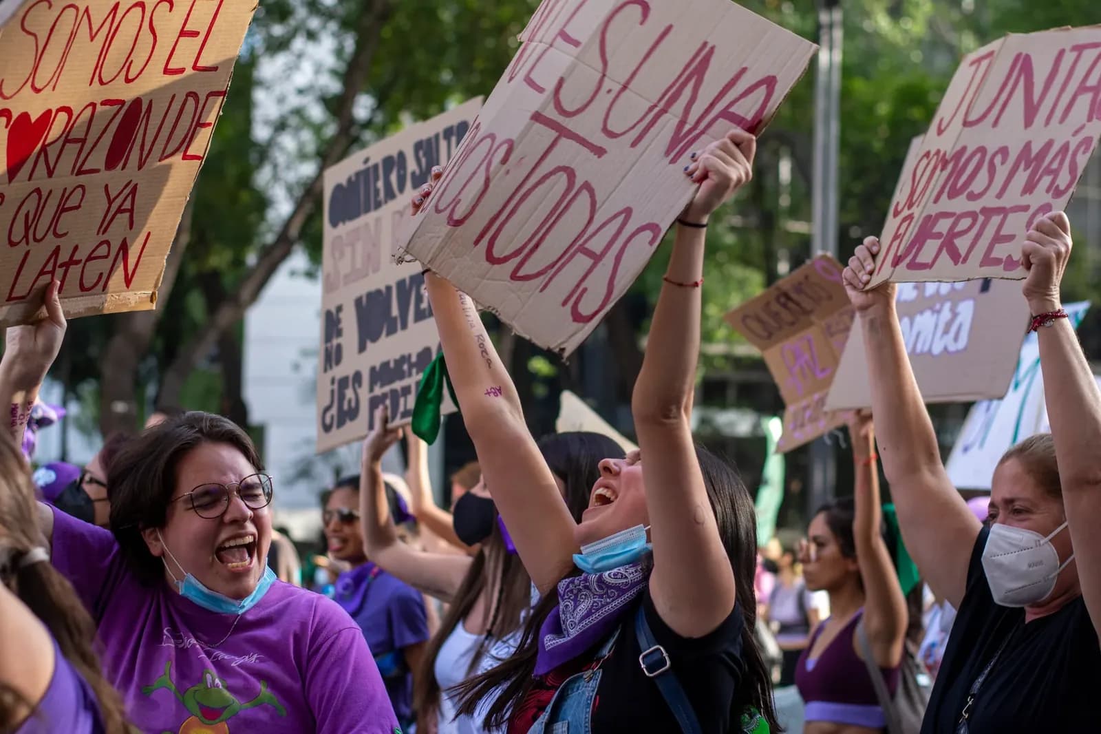 AI Nude Photos of Schoolgirls Spark Outrage in Lomas de Zamora