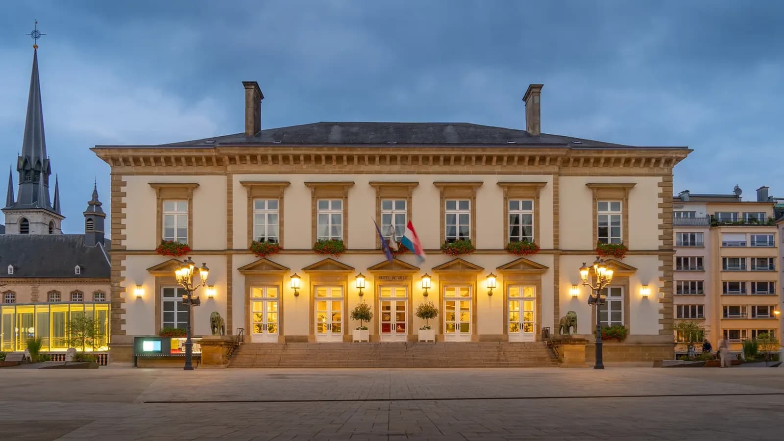 El incendio del ayuntamiento de Limoges retrata a una Francia fracturada