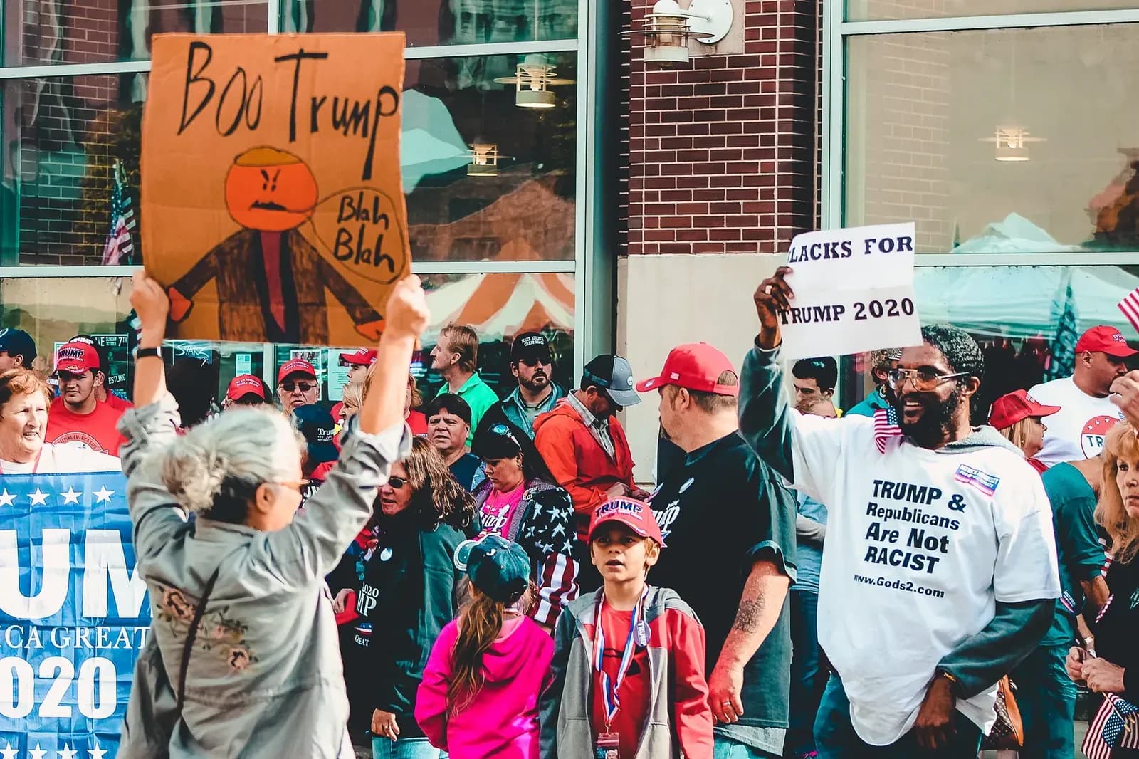 Trump llama a LeBron James 'tal vez racista' en medio de su traspaso a los 76ers