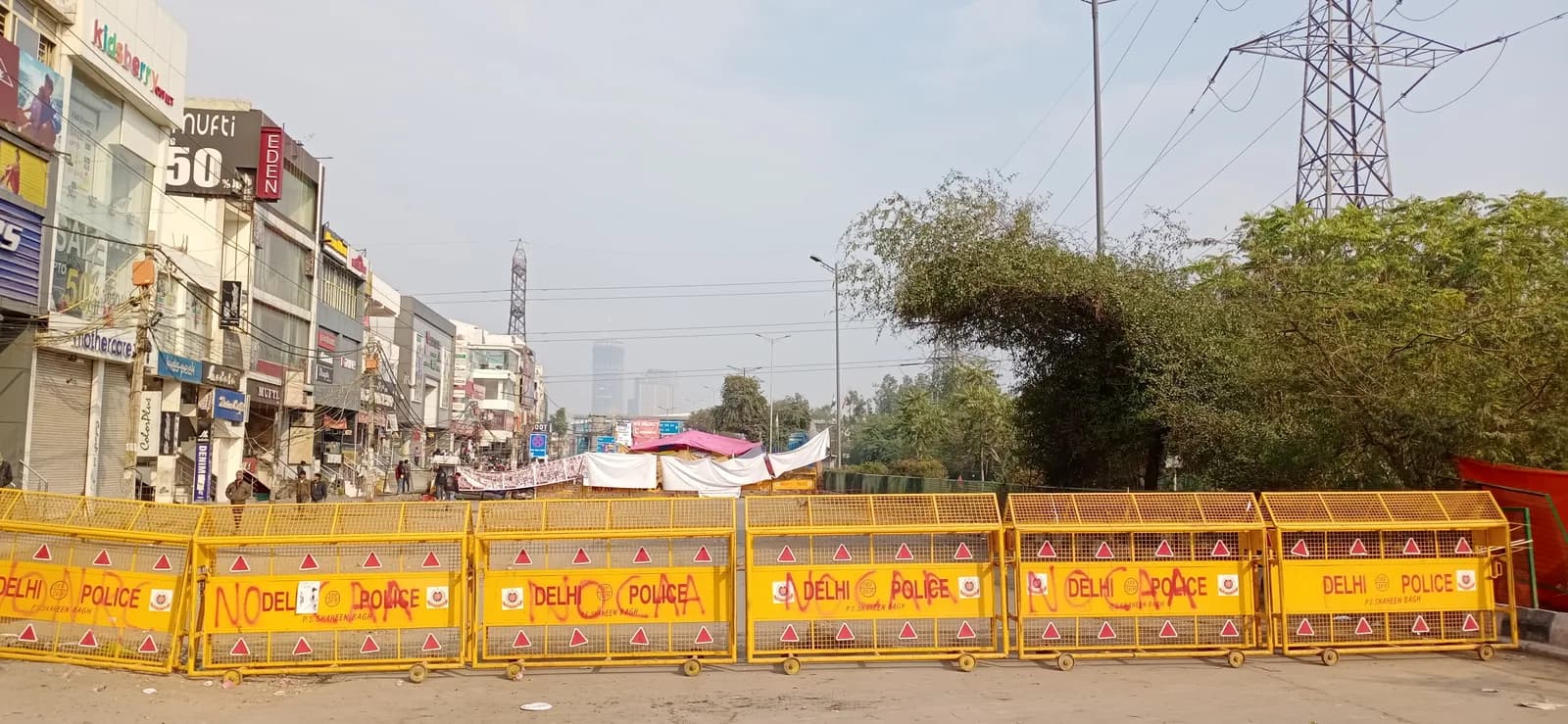 Nueva Delhi fortificada mientras las protestas por el censo electoral se extienden