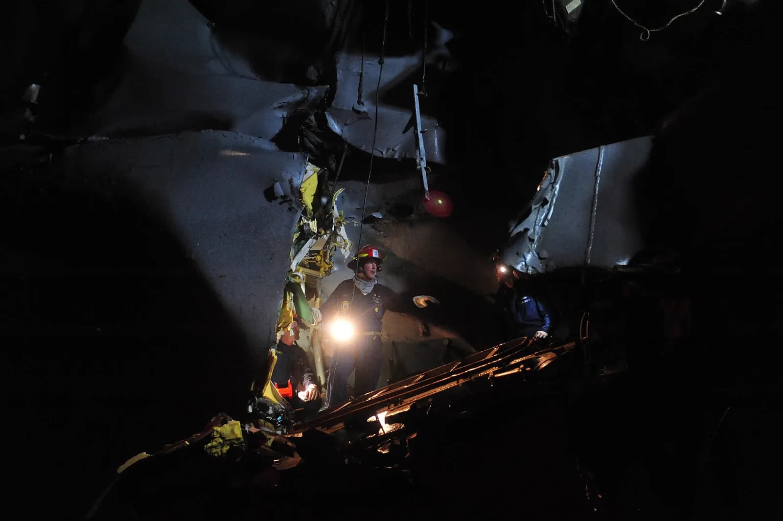 Irán informa de siete petroleros alcanzados en Ormuz durante la noche