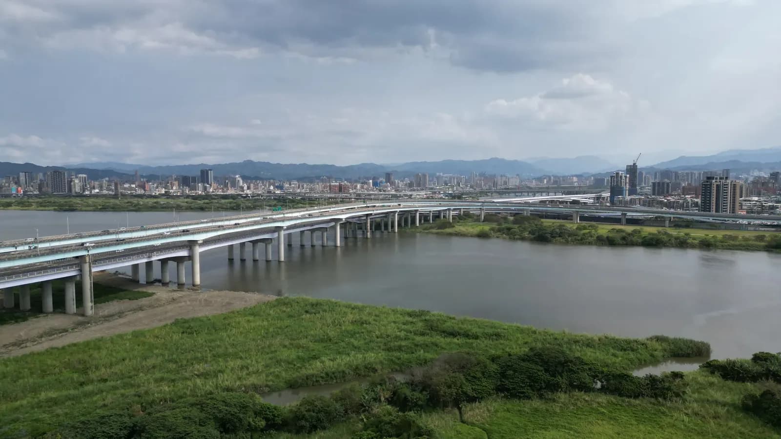 Kim Jong-un realiza su primer viaje al exterior en un año y cruza a China