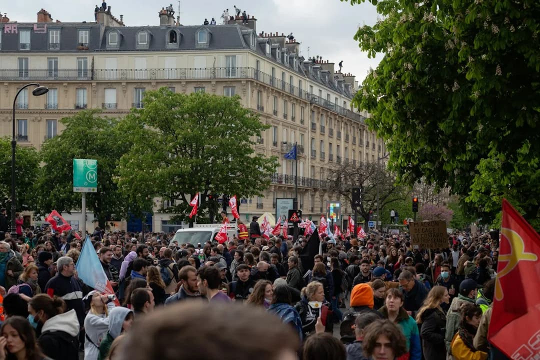 Francia: masivas protestas por las escuelas y la policía