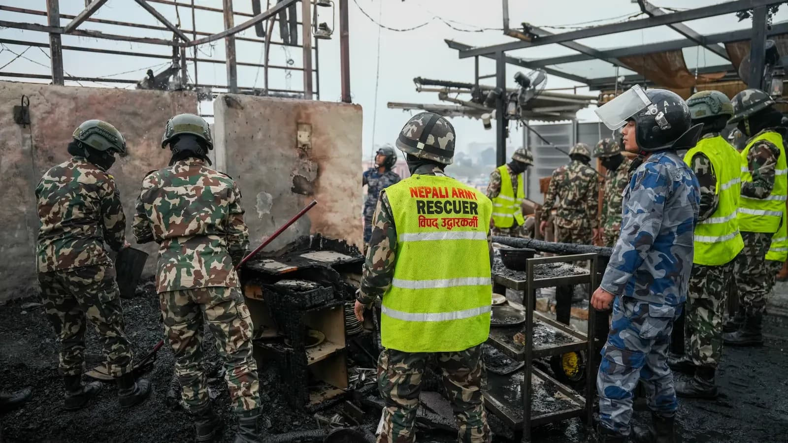 Nepal: Esperanza para 46 obreros atrapados en túnel