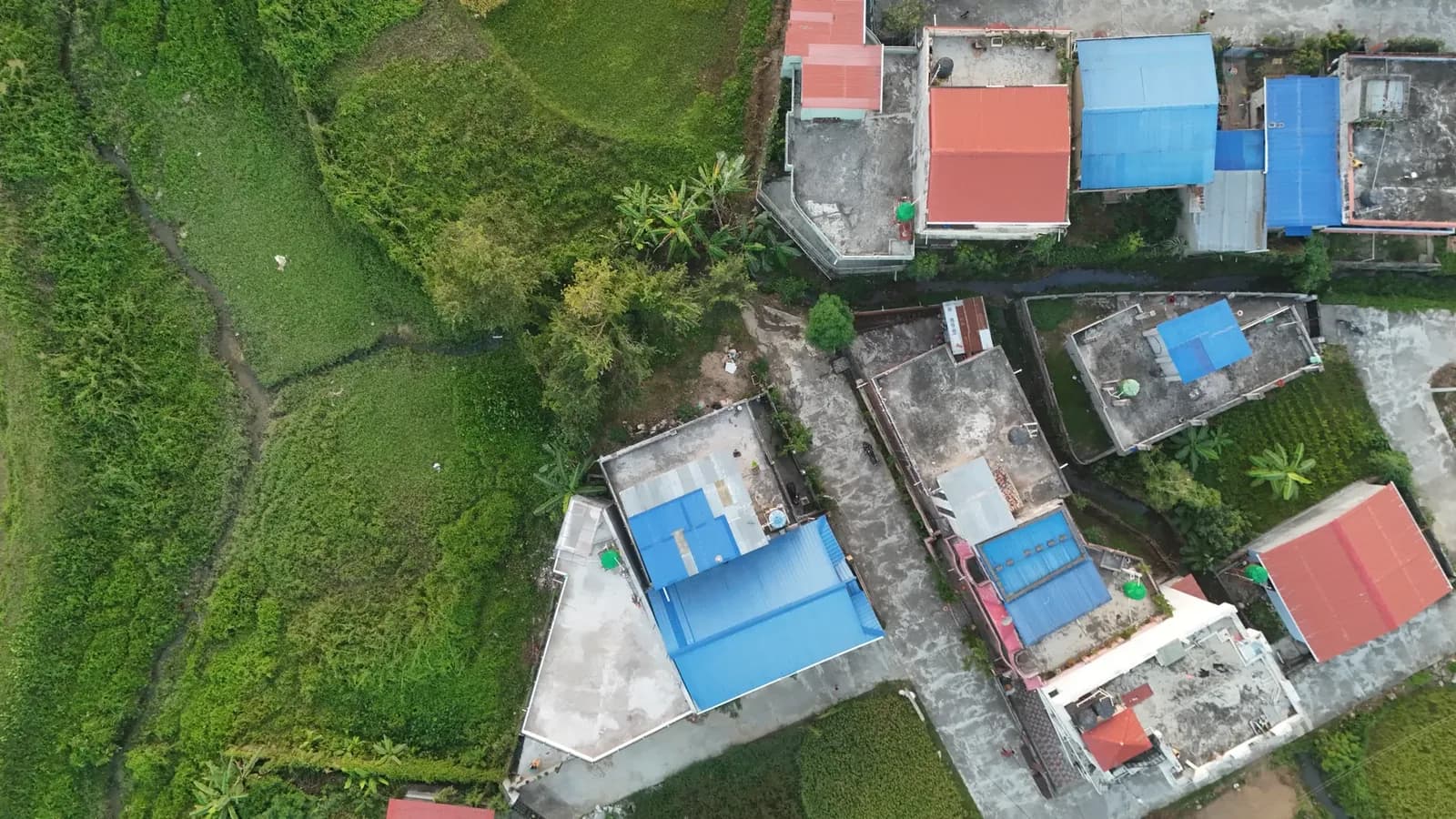 Dos supervivientes más hallados en Nepal tras mortales inundaciones