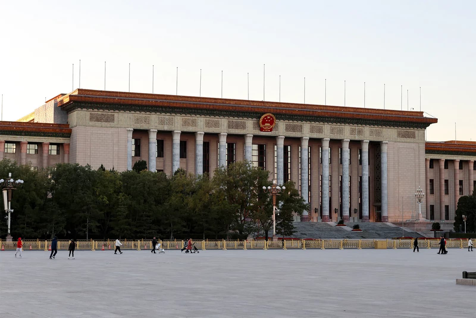 Xi refuerza la disciplina del Partido en el Quinto Pleno de China
