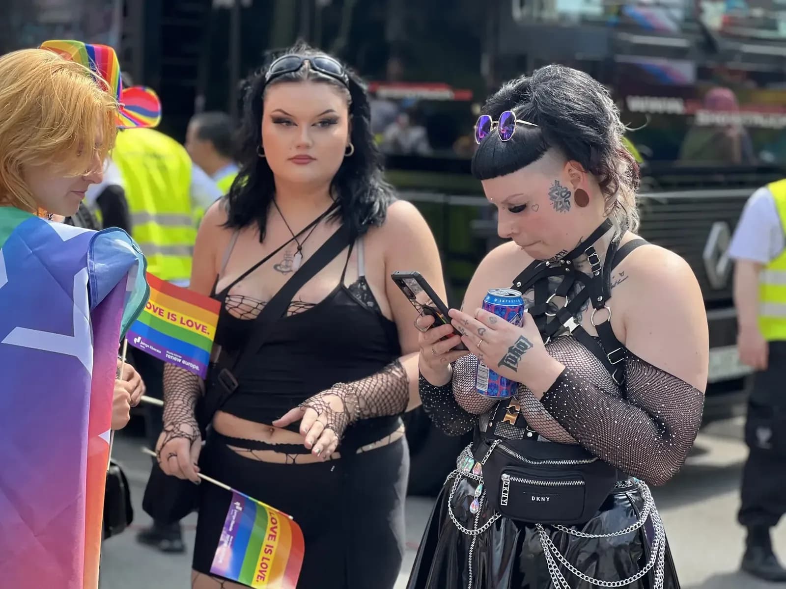 Incidente en el Orgullo de Berlín: Varios heridos tras vehículo embestir a la multitud