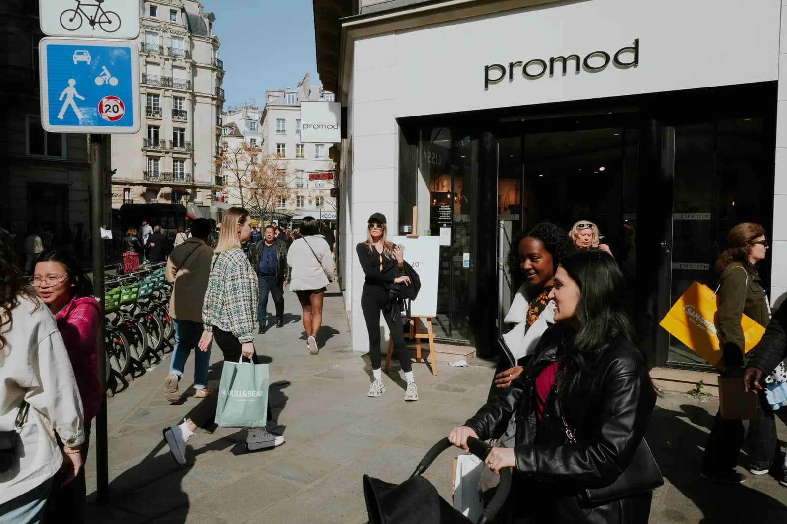 Boohoo multada con 2,3 millones de euros por descuentos falsos