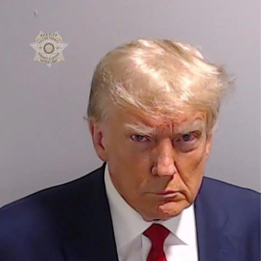 Trump silencia a una reportera mientras se intensifica la prohibición del pool de prensa
