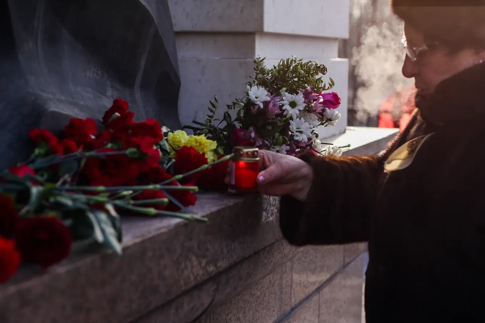 Serbia da funeral de héroe al criminal de guerra Mladić