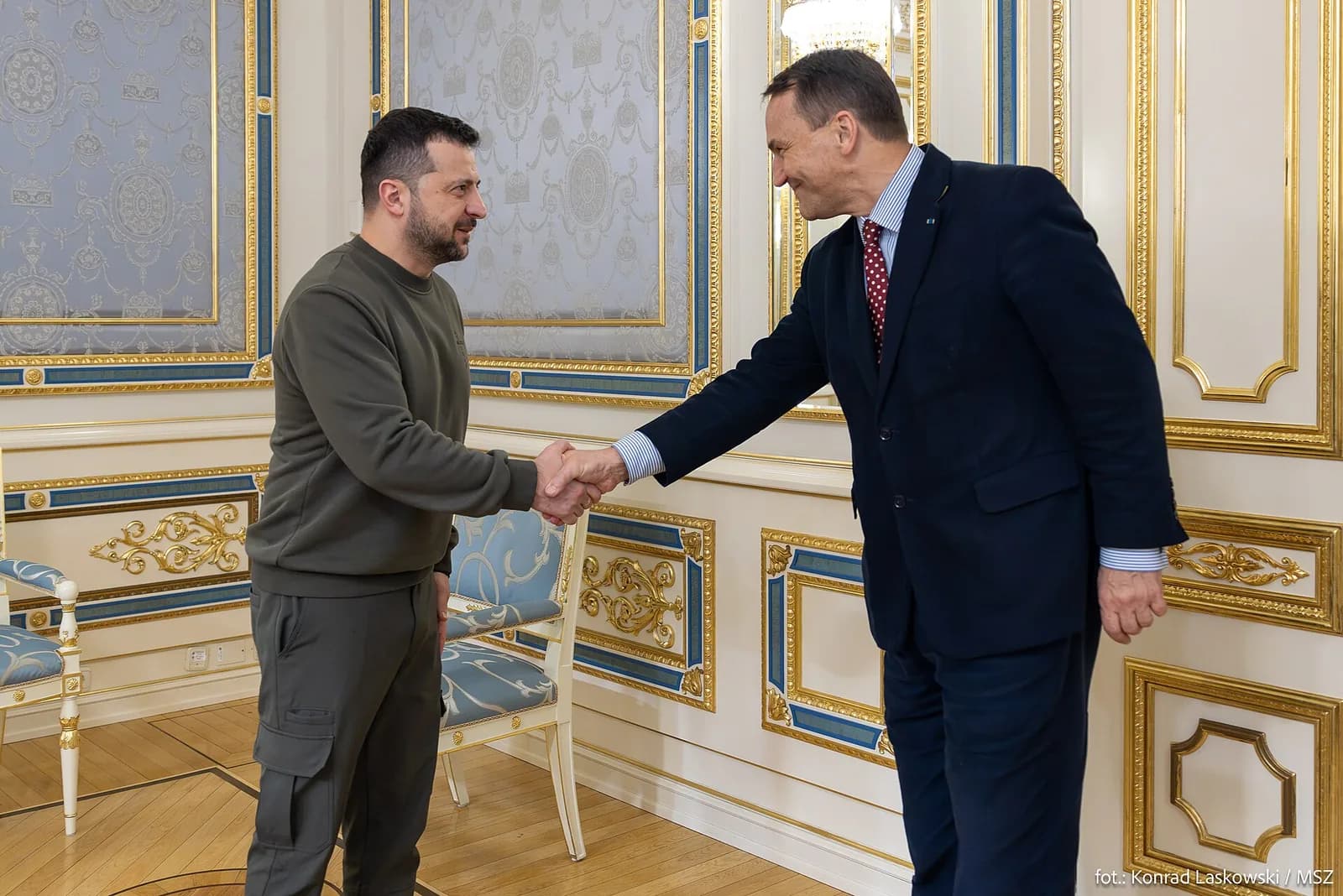 Zelenskyy dice que Ucrania envió a dos prisioneros norcoreanos a Corea del Sur
