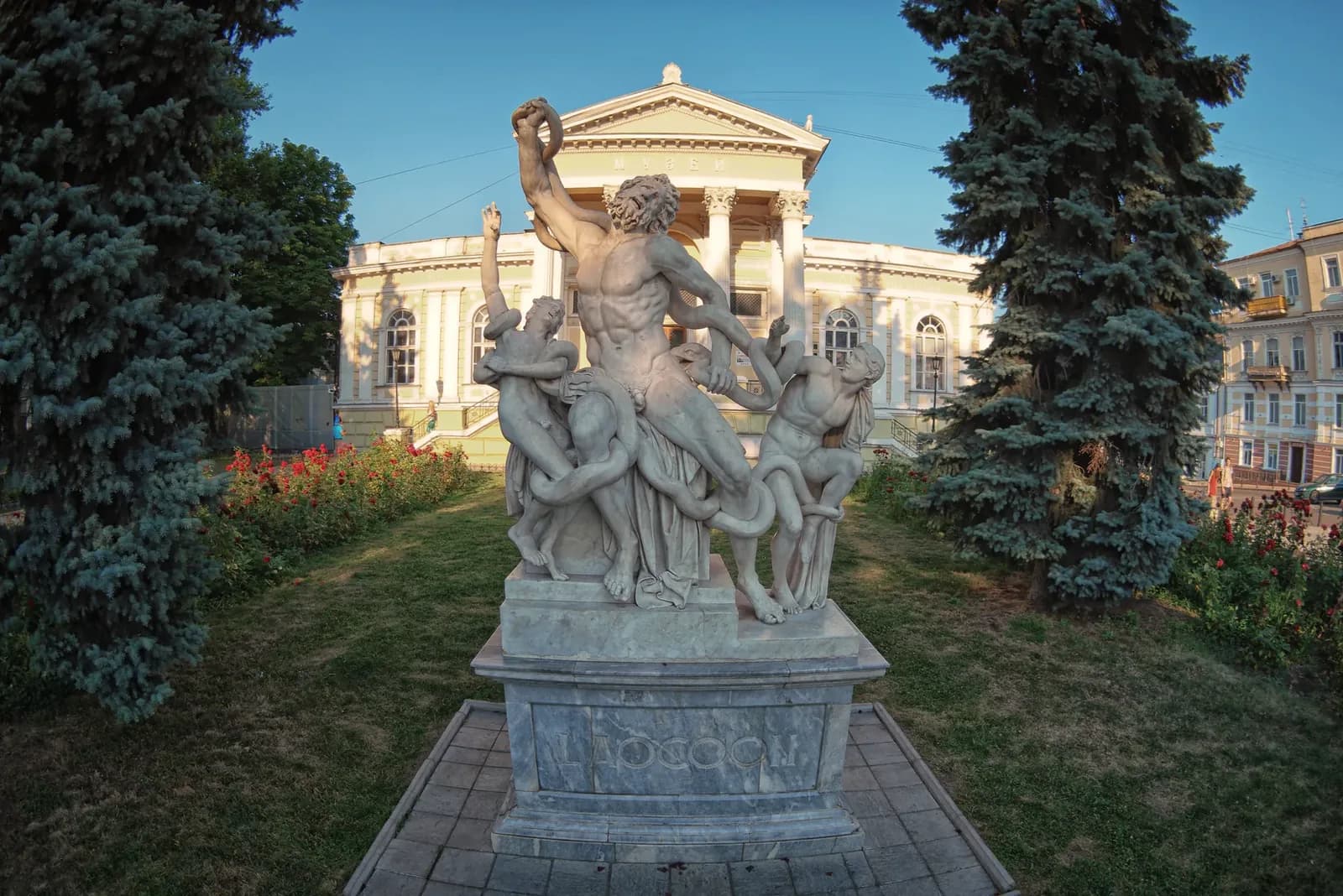 Odesa sopesa prohibir el ruso en las artes