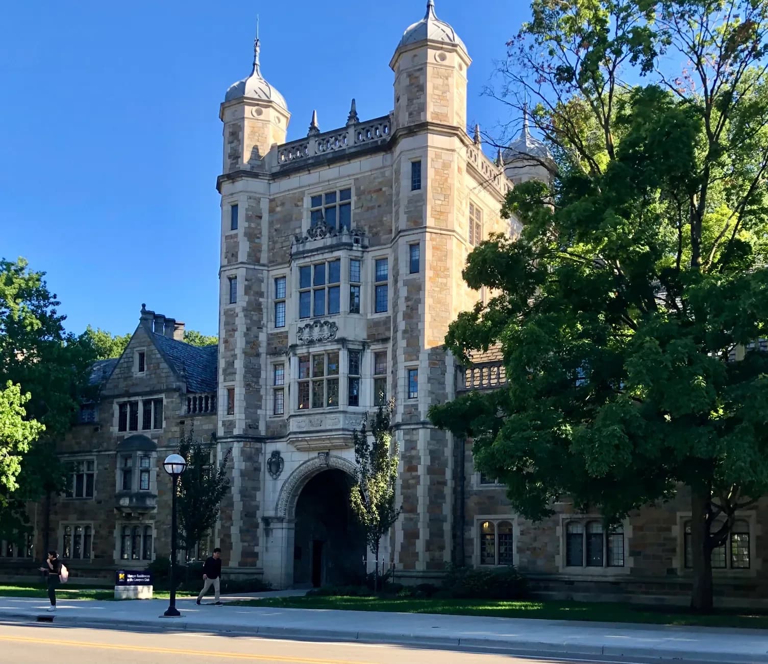 Michigan Freshmen to Get Pass/Fail Grades to Ease Stress