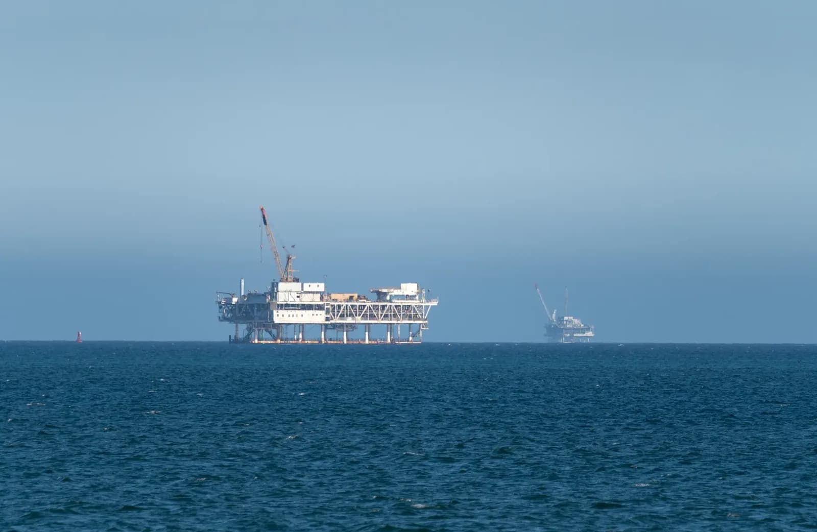 Oil prices swing as US weighs renewed strikes on Iran