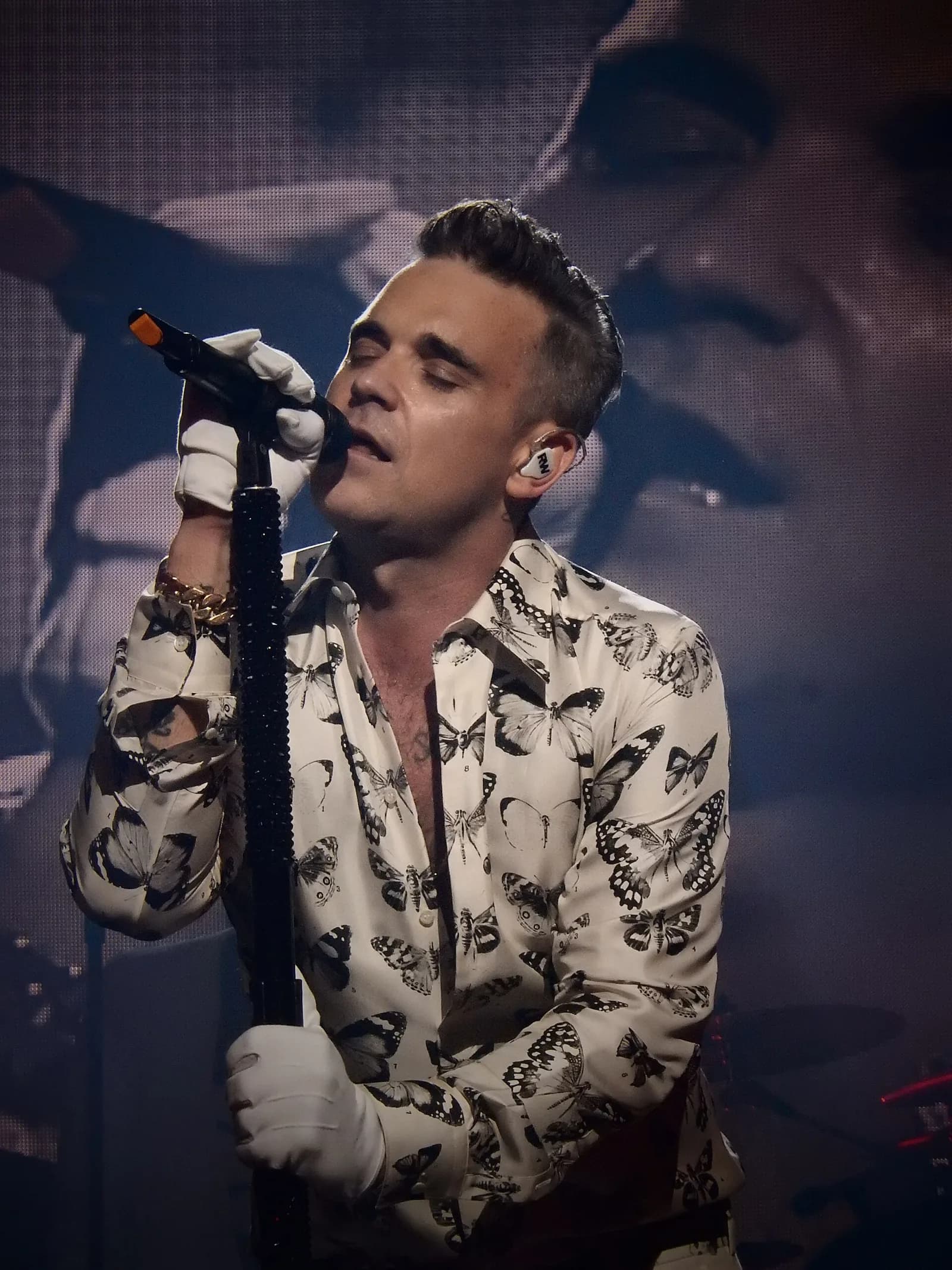 Robbie Williams Jokes About a Fan at His Buenos Aires Return