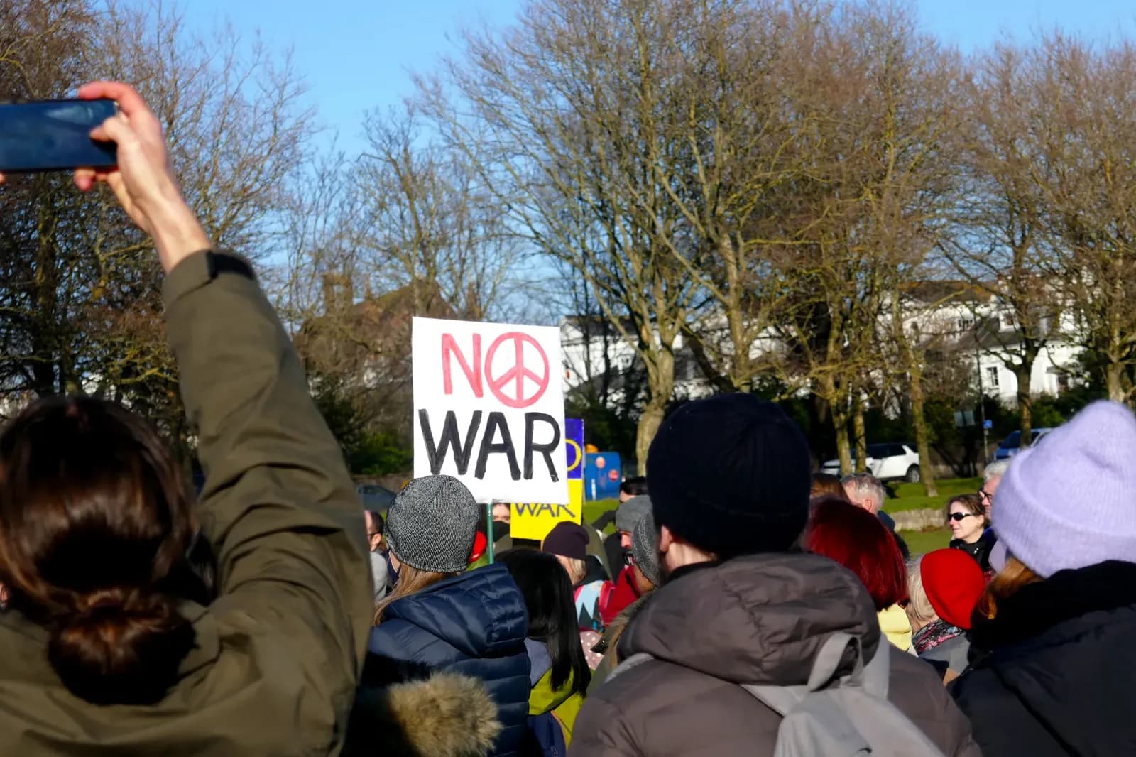 Protestas en Gosport tras rescate de 149 migrantes en el Canal