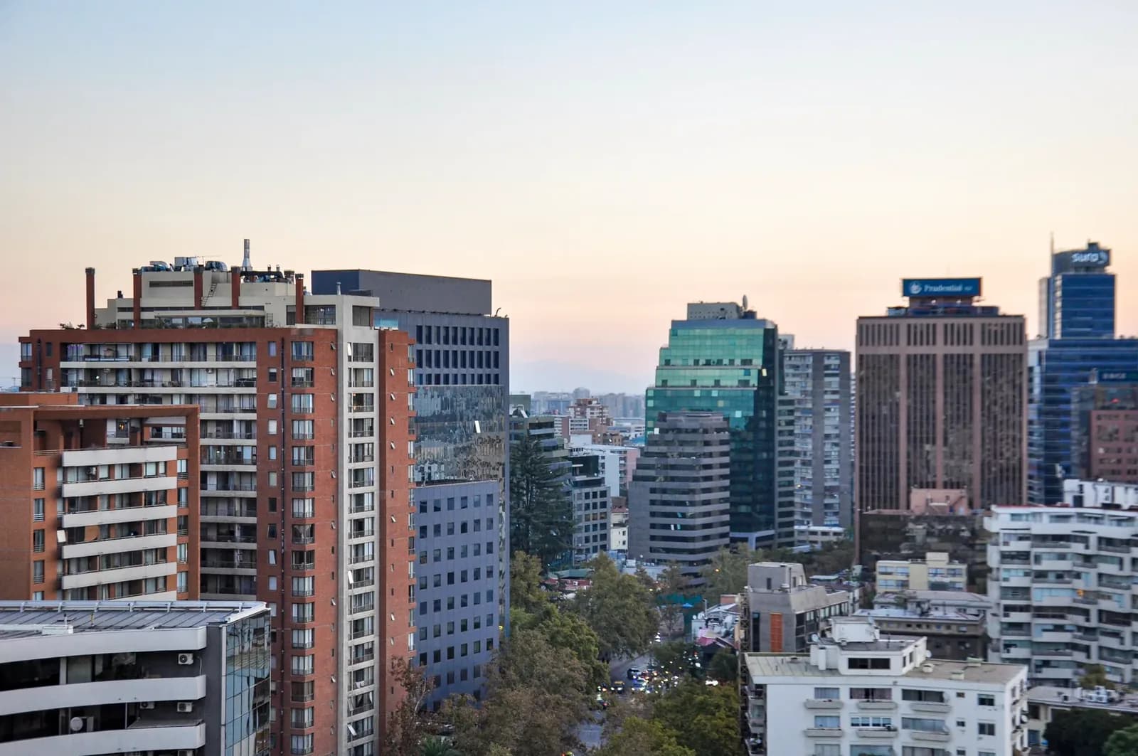 Milei en Chile: reivindica el derrocamiento de Allende, critica a Sánchez y a Macri