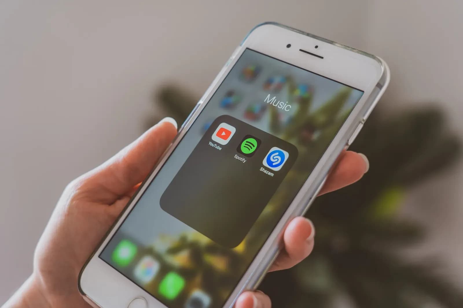 Sonos Brings Lock Screen Controls to iPhone via Live Activities