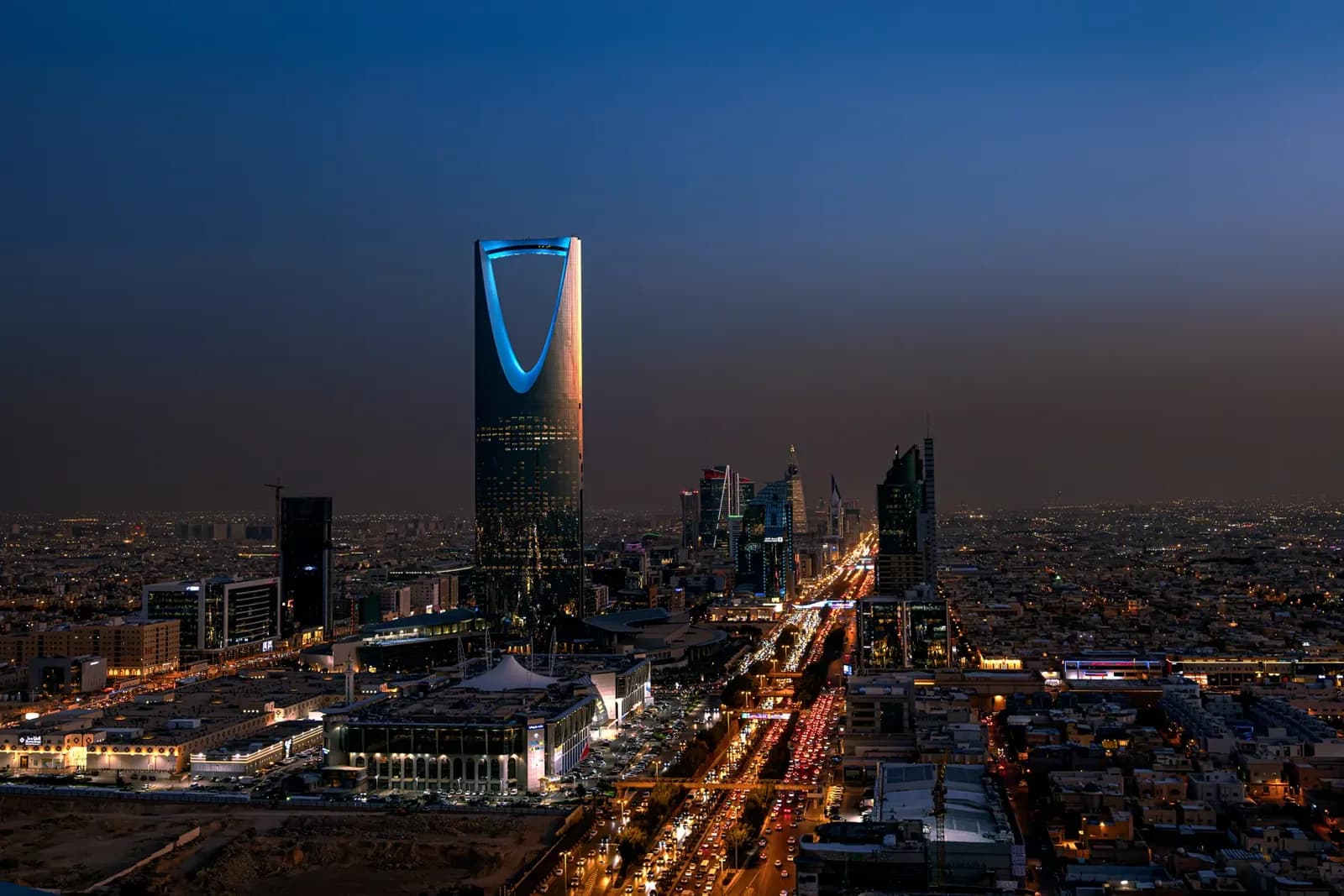 Air raid alert and explosions shake Riyadh as Yemen war escalates