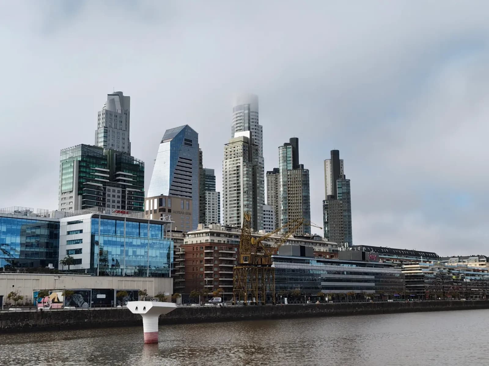 Argentina's country risk climbs to 790 points, a 2025 high