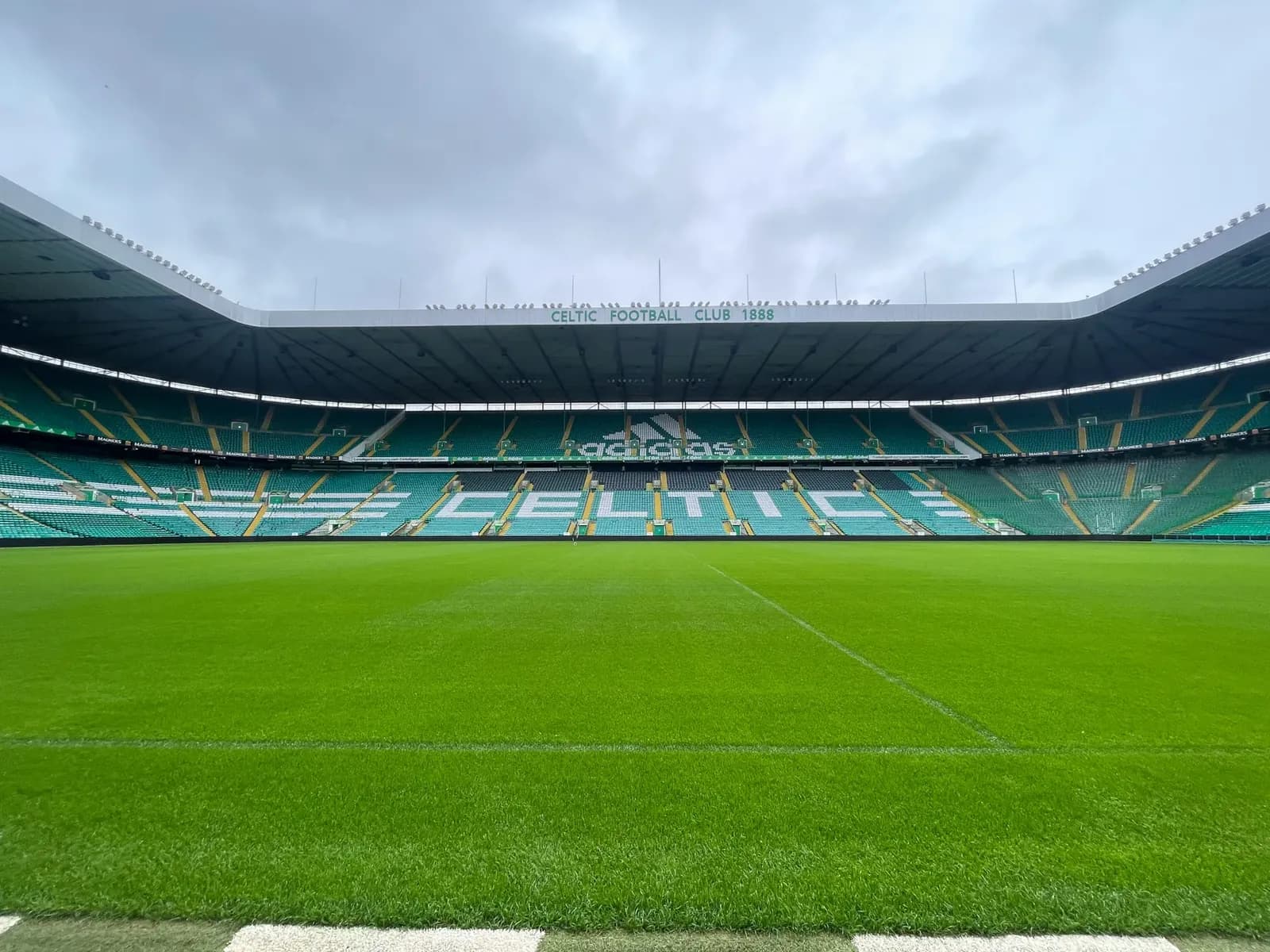 Celtic's Sigur pursuit hits wait as Toth talks advance