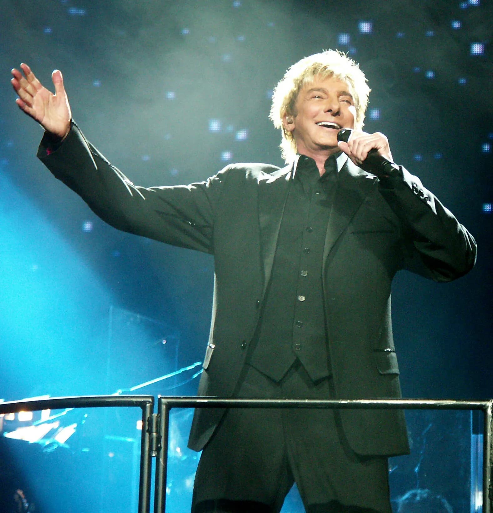 Barry Manilow Cuts Vegas Show Short, Cancels Saturday