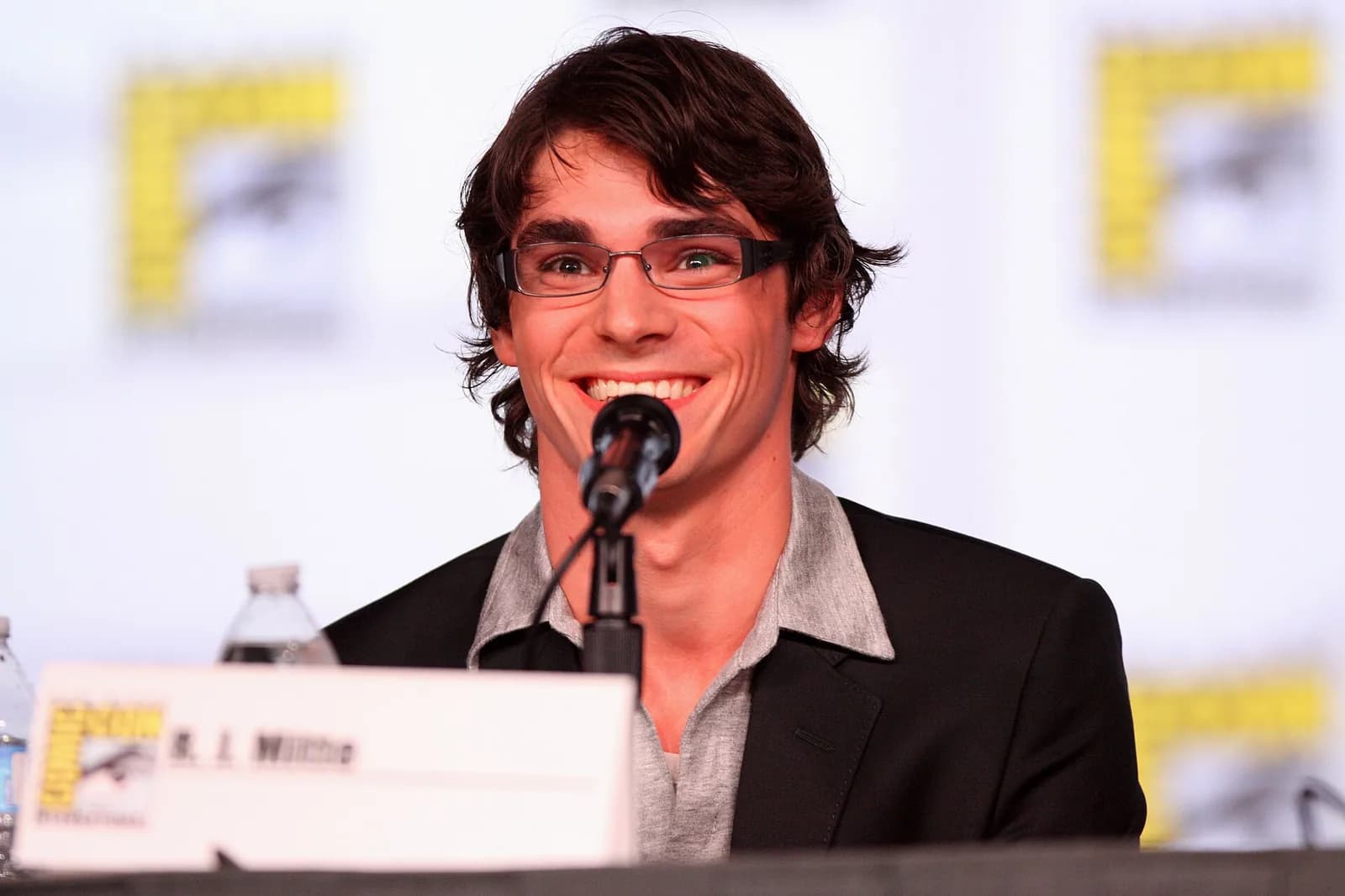 Aaron Paul llora la muerte de su compañero de Breaking Bad RJ Mitte