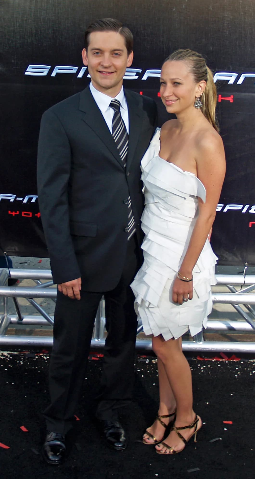 Tobey Maguire oficia la boda de su exesposa Jennifer Meyer en Hawái