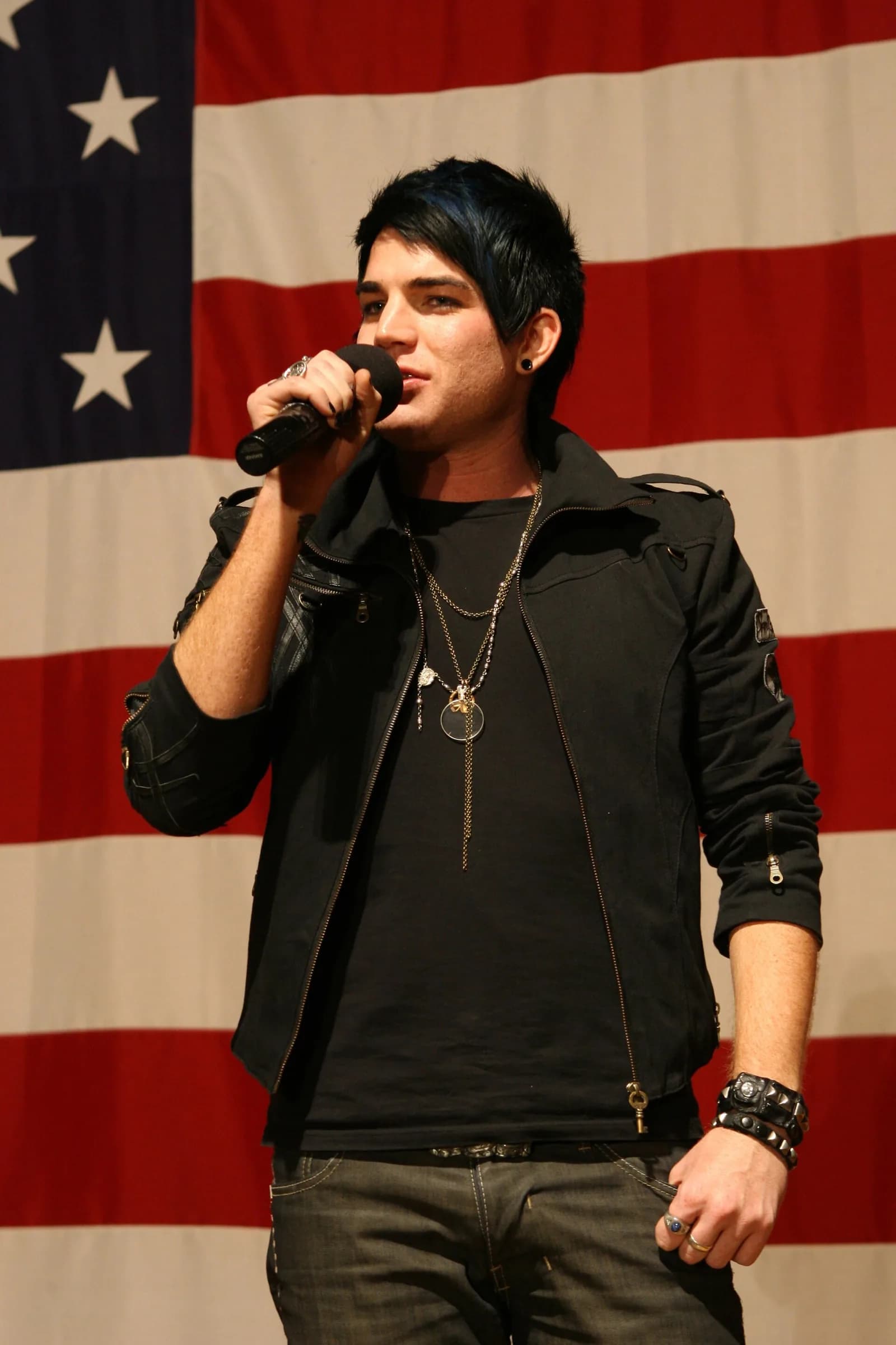 Adam Lambert se suma al homenaje a George Michael en los VMAs 2026