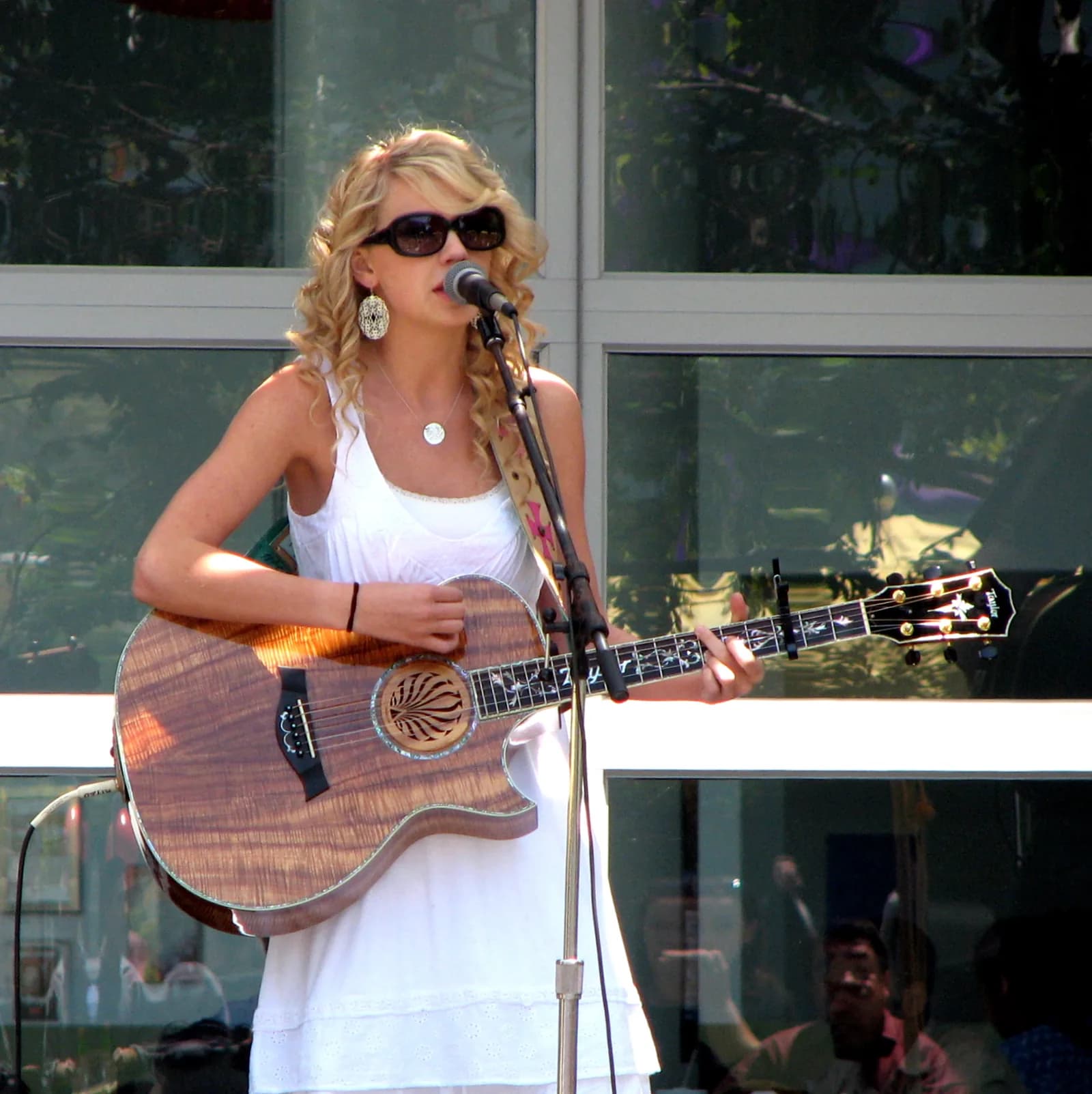 Taylor Swift lanza cuatro canciones nuevas, incluida 'Cleveland!'