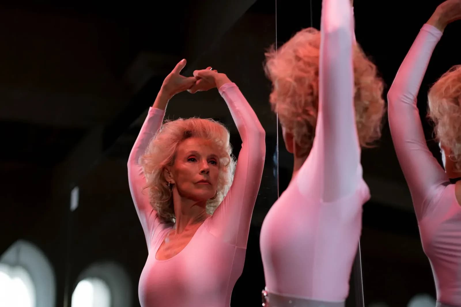 Barbara Eden, de 95 años, se retira del festival de cine por enfermedad