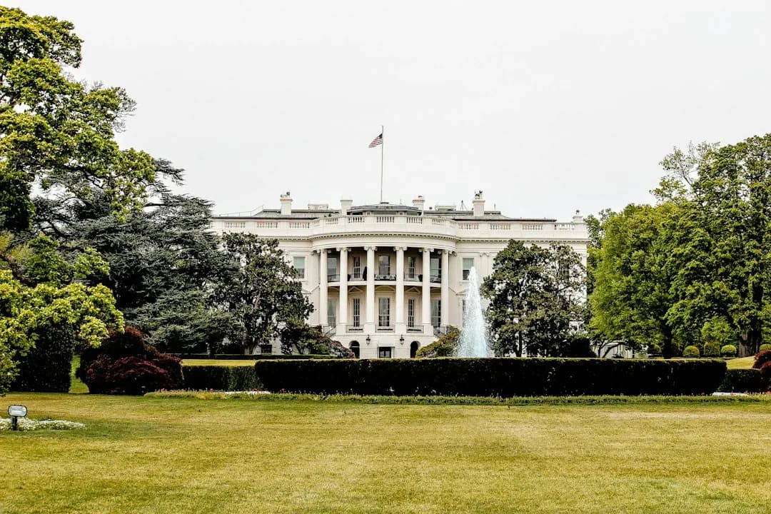 Trump exime de sanciones a Rusia antes de que rija la nueva ley