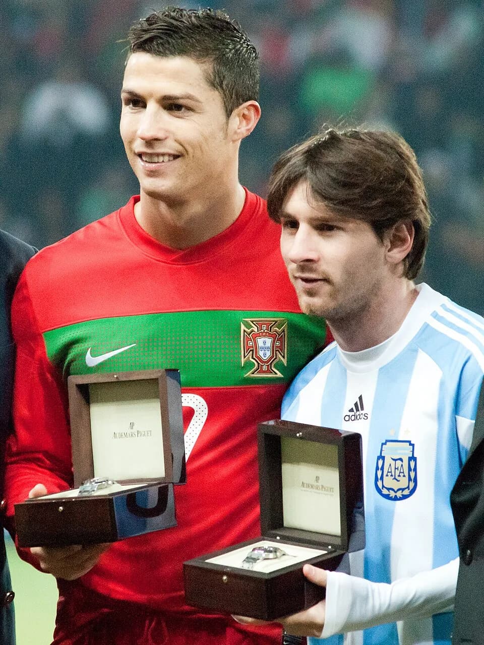 Ronaldo consuela a Messi tras muerte de su padre