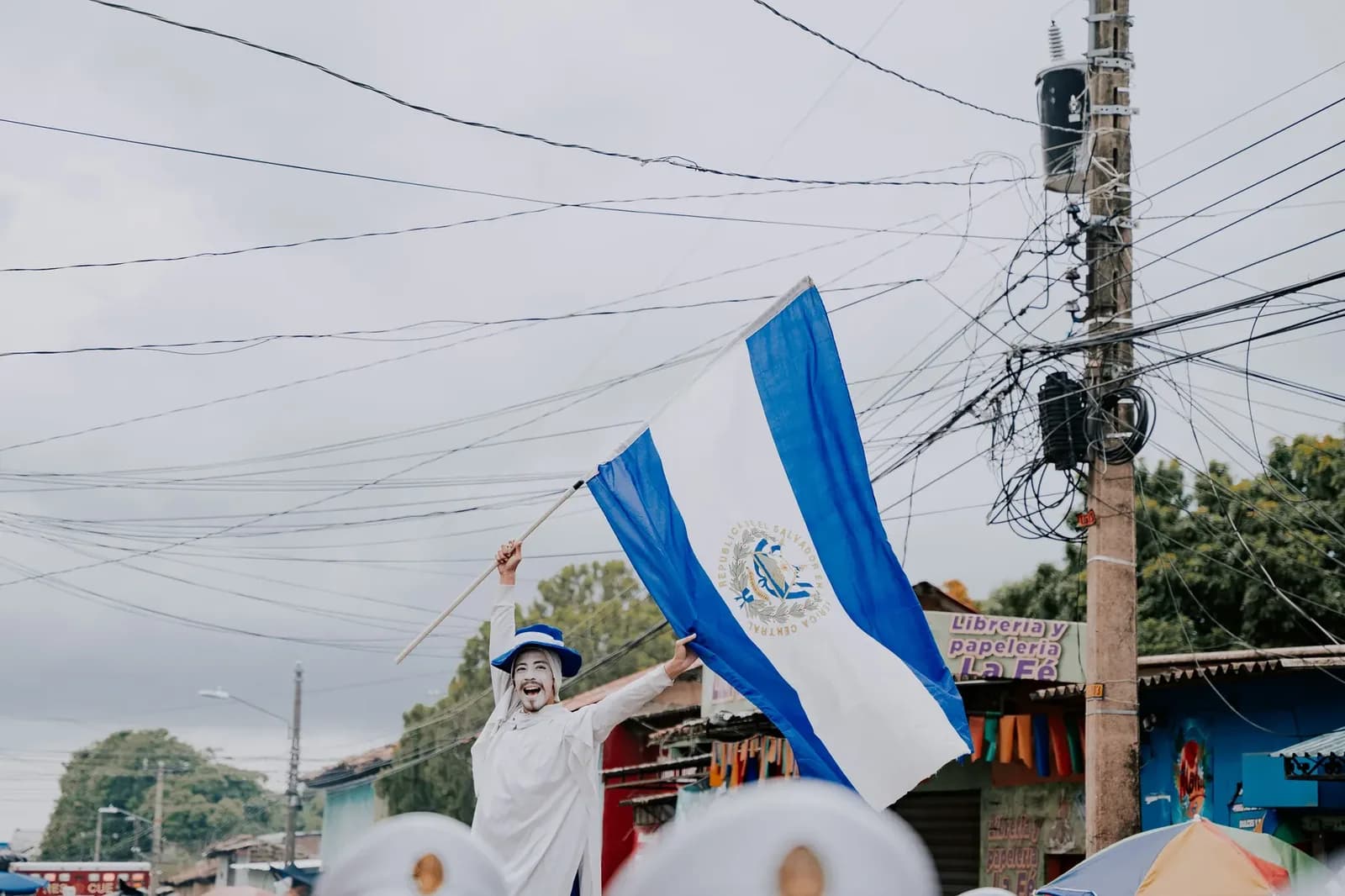 El Komanche, Salvadoran Streamer, Dies at 30 in Mexico