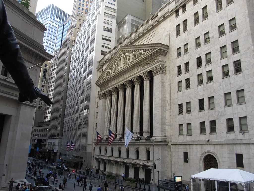 Strong Jobs Report Raises Rate Hike Odds