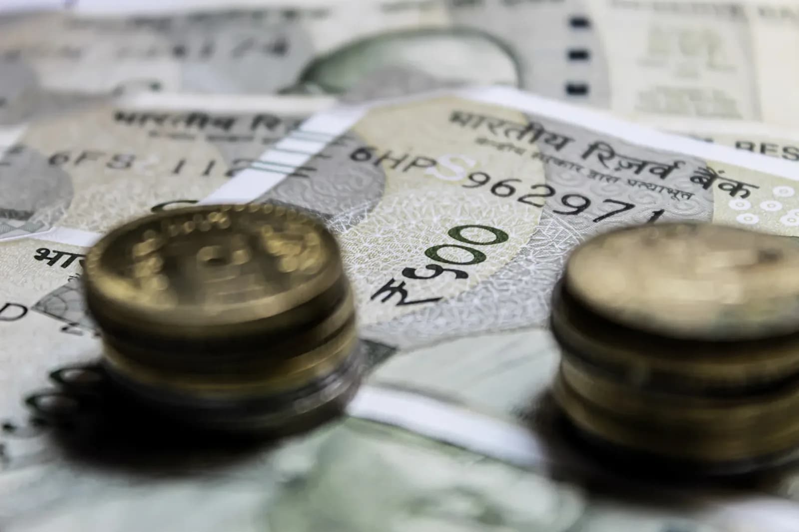 SBI Economist Urges RBI to Keep Rate Hike Options Open as Rupee Slides