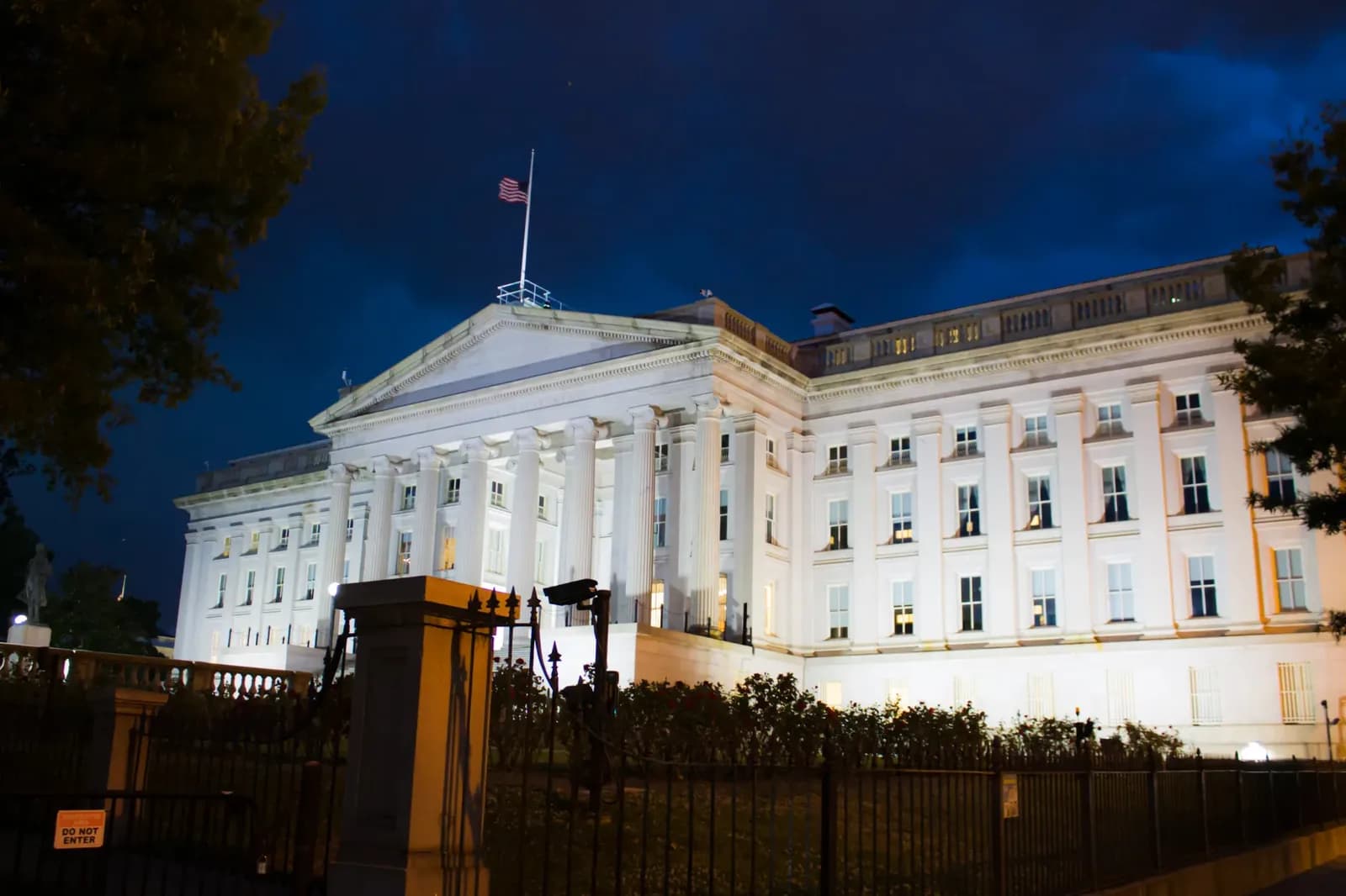 Treasury Yields Near 5% as Iran War Fuels Inflation Fears