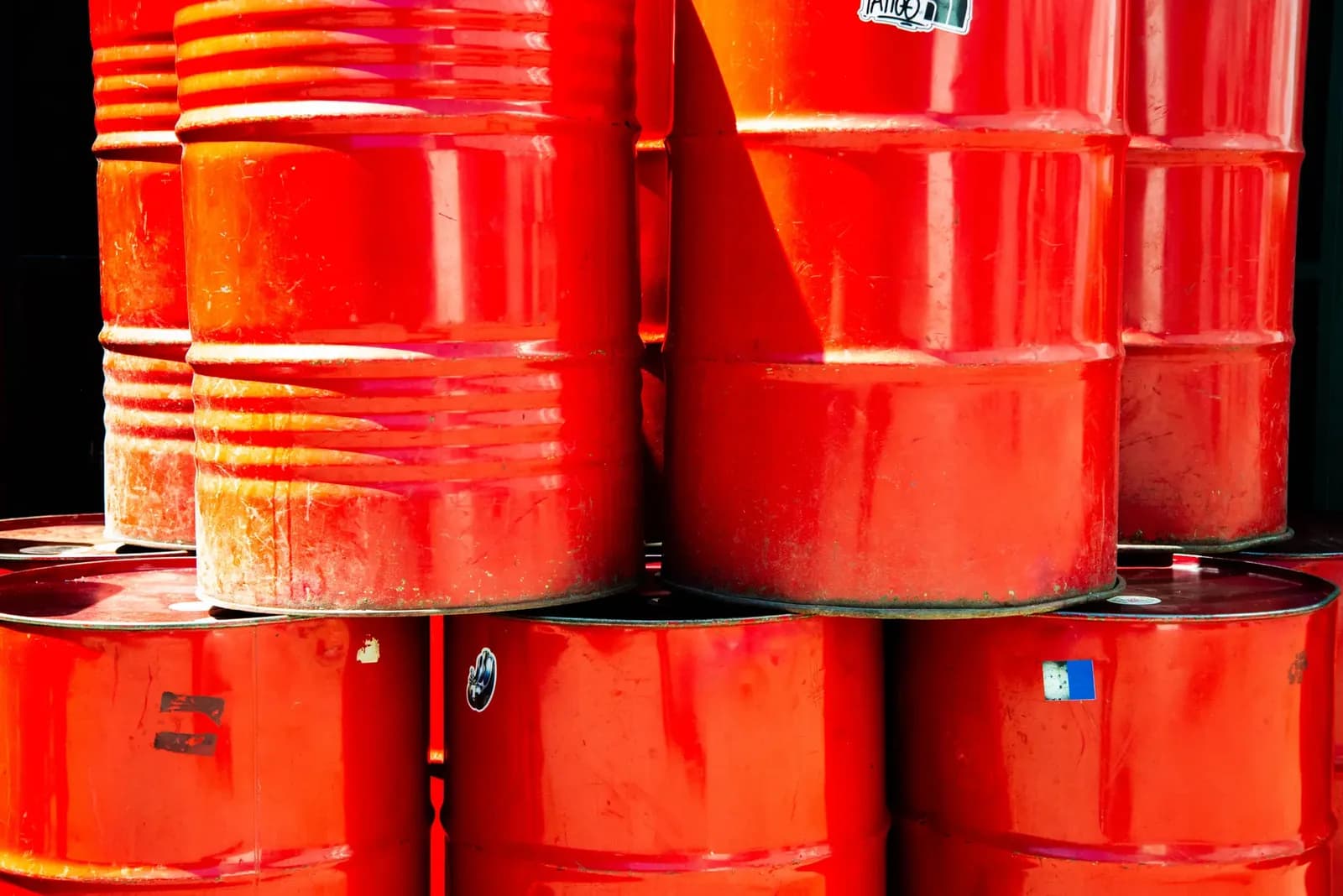 El petróleo roza los 100 dólares por tensiones en Oriente Medio