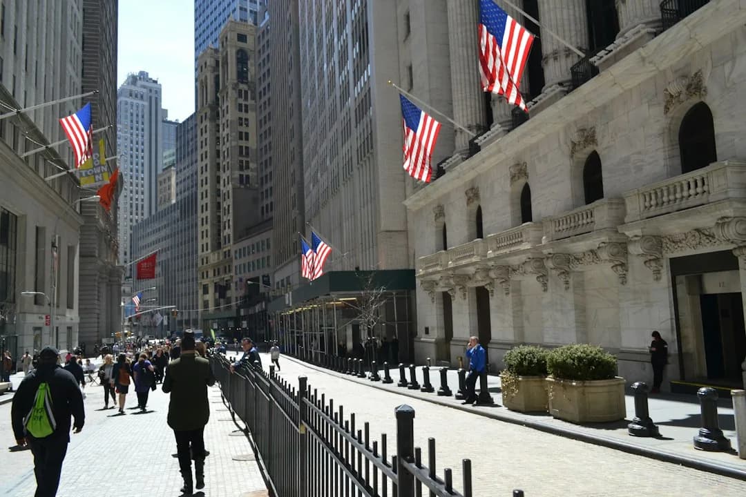 Futuros de EE.UU. mixtos antes de datos de inflación y multa a Bank of America