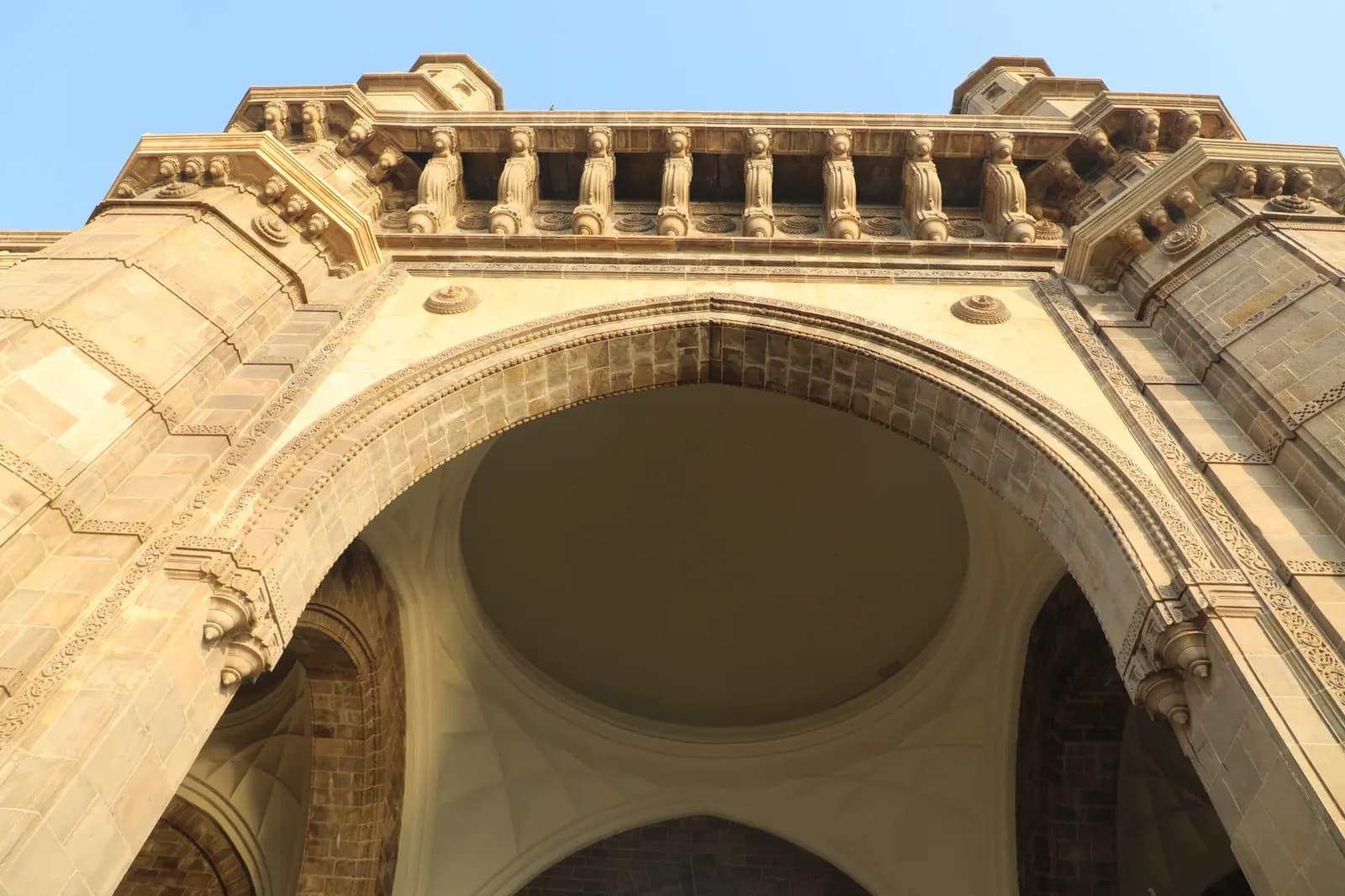 La bolsa india afronta la decisión de la Fed, resultados y el debut de Jio