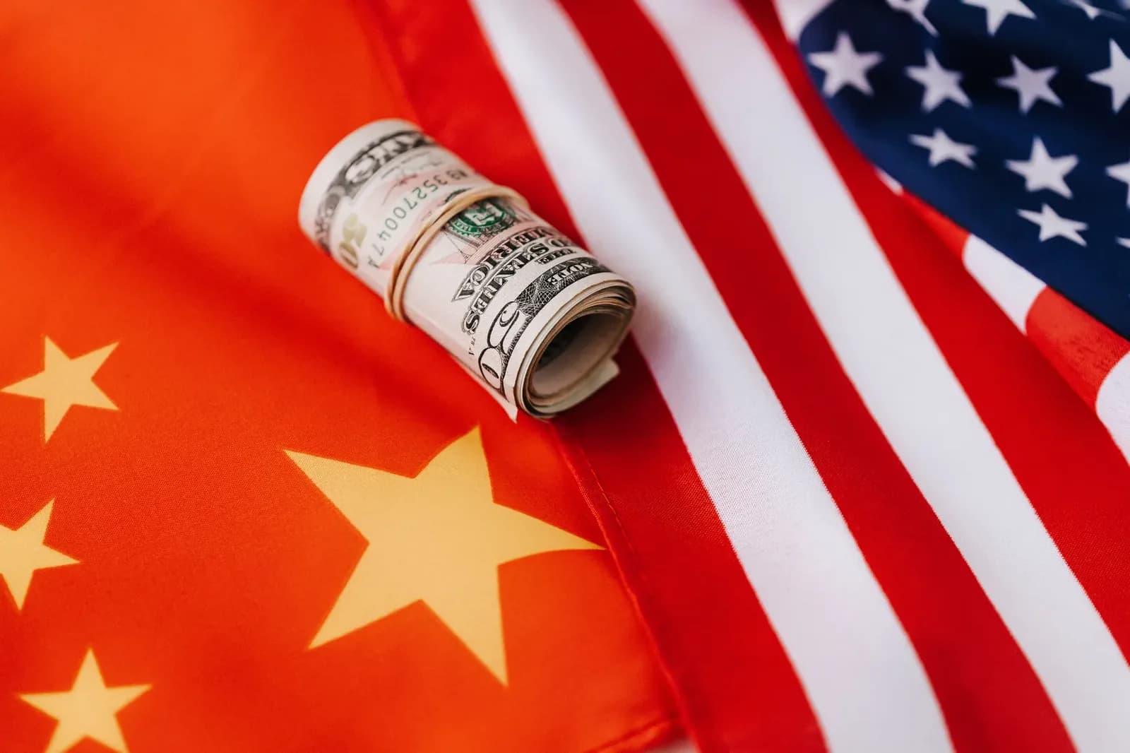 EE. UU. y China cerca de recortar aranceles antes de cumbre