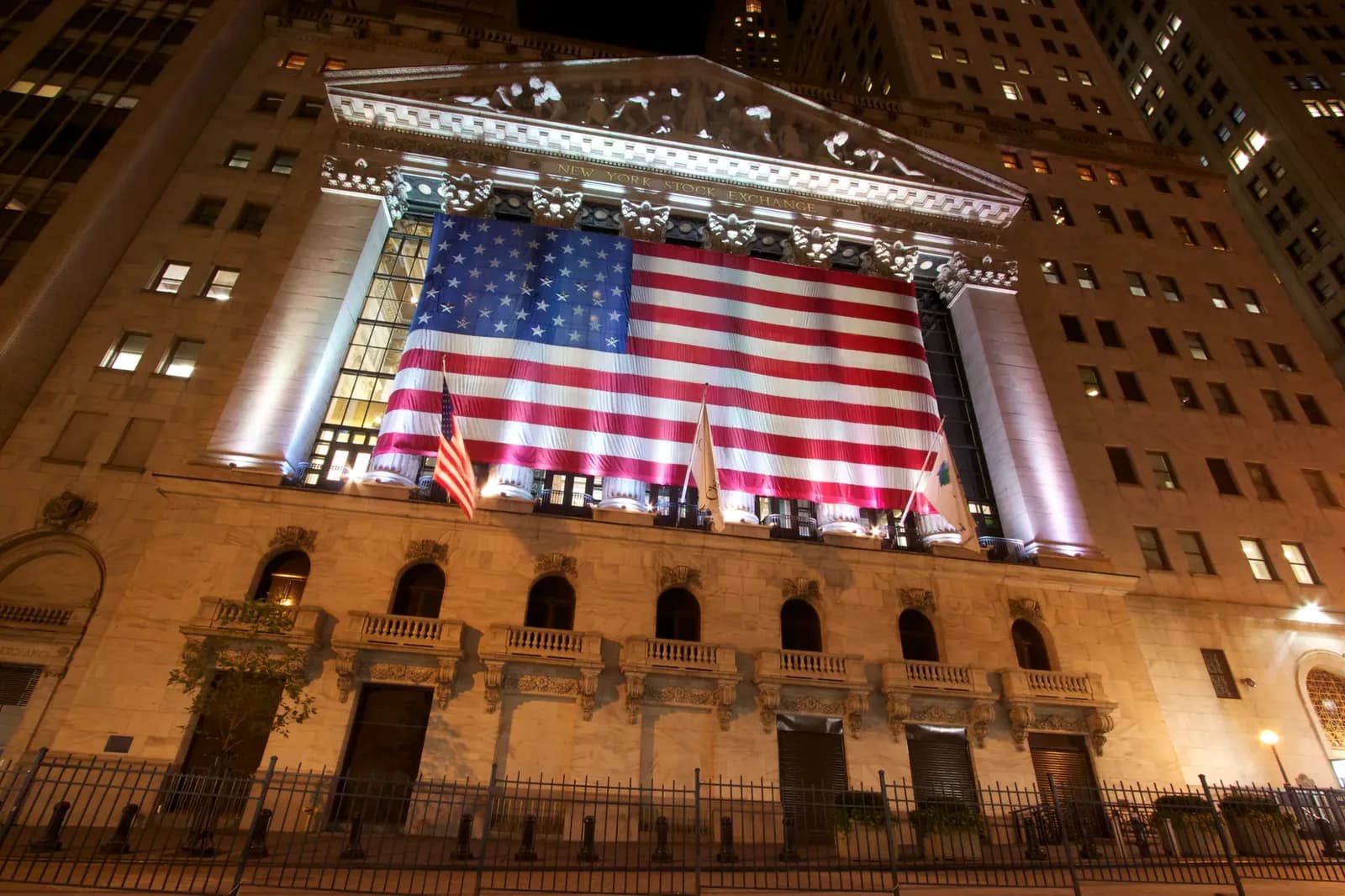 Wall Street rallies as Fed's Waller hints at rate pause