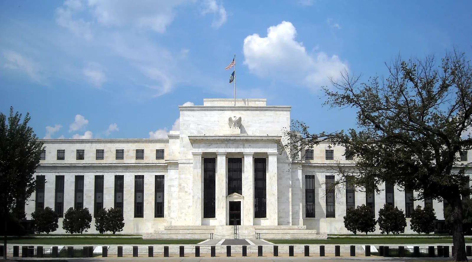 Empleado de la Fed retiró archivos sensibles antes de jubilarse, según un informe