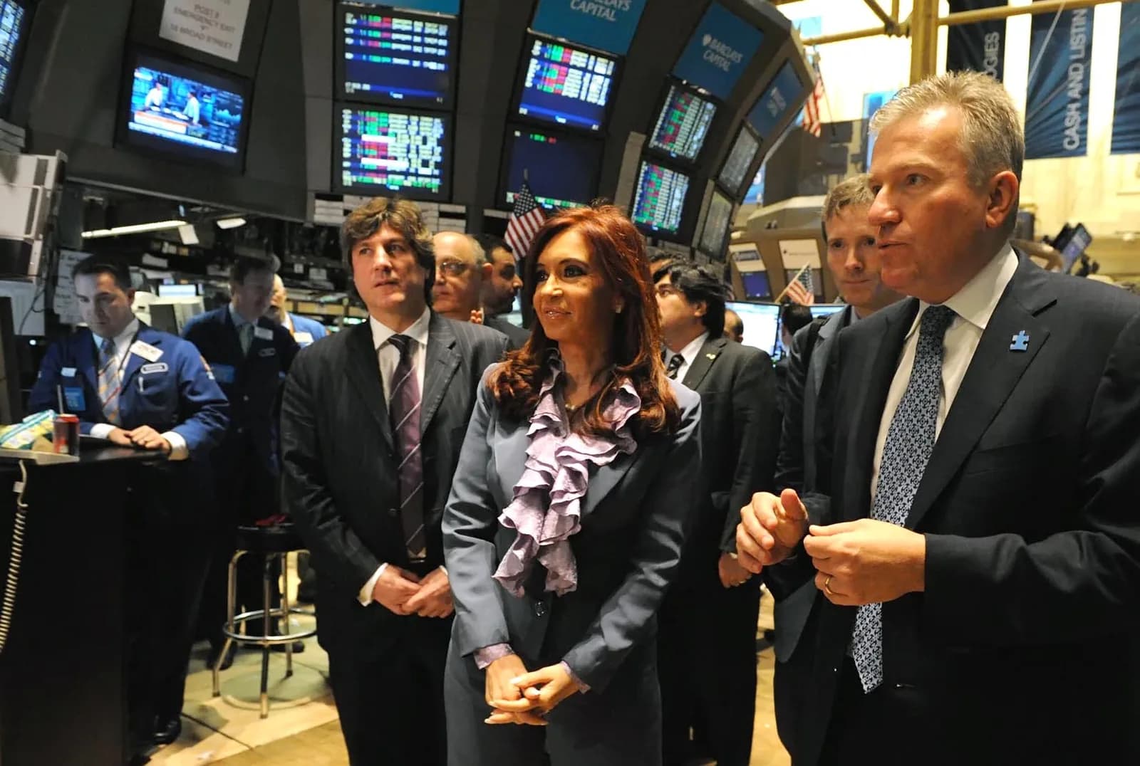 Jobs Data and Earnings Crowd a Pivotal Week Before Midterms
