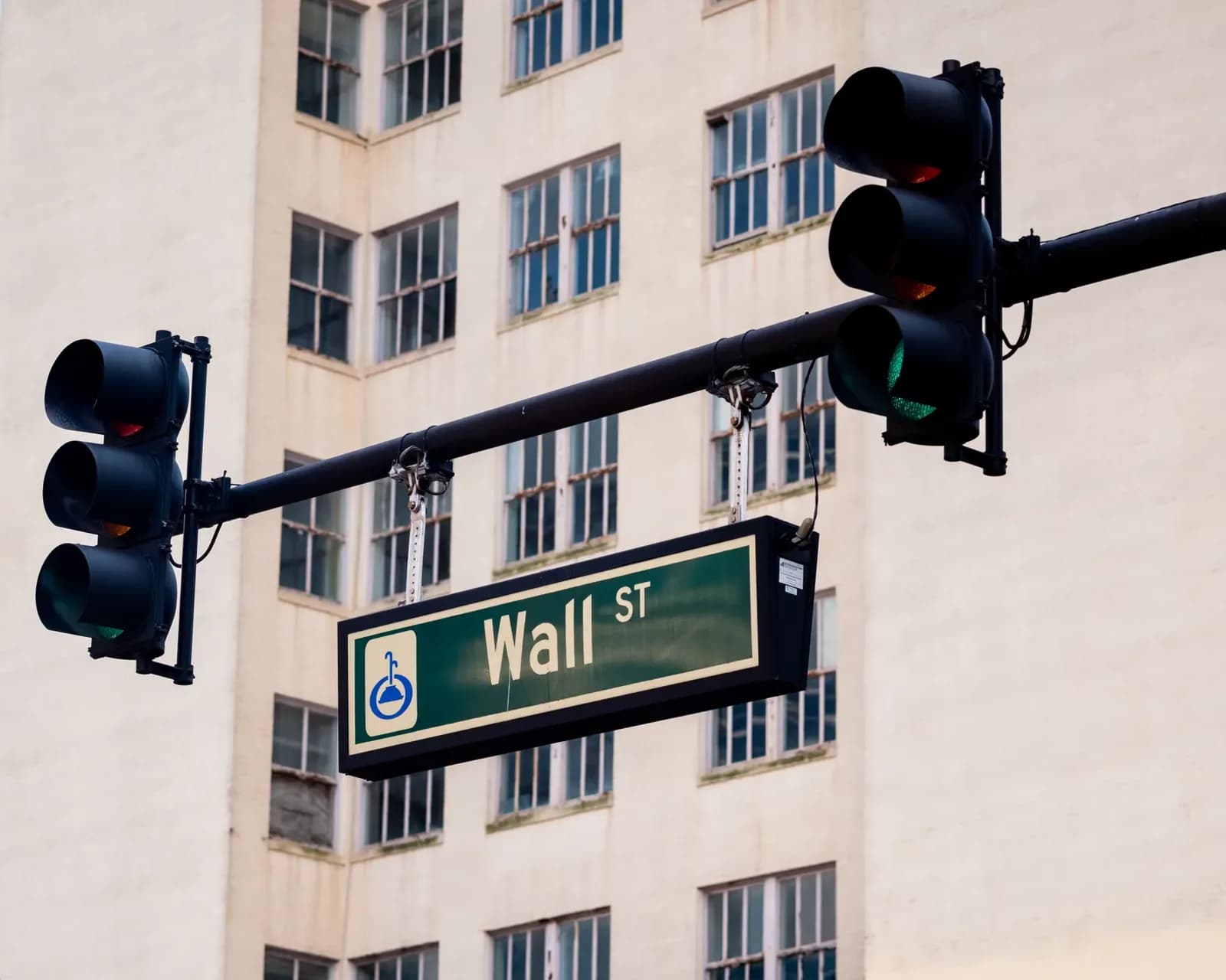 US Bank Stocks Lose $270 Billion as Rate Fears Hit Wall Street